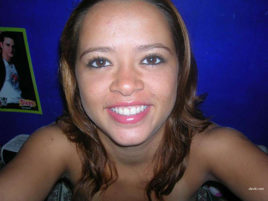 Amateur Busty Girl Photo: Bold and Explicit Curves Exposed
