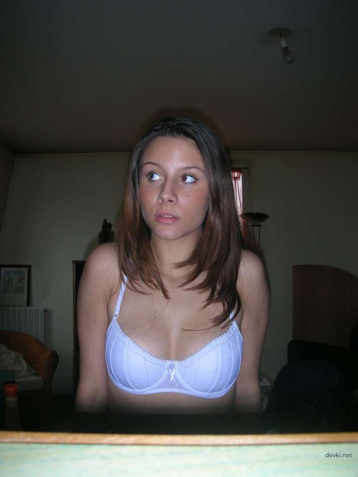 Explicit Amateur Photos of Sexy Girl: Intimate and Sensual Shots
