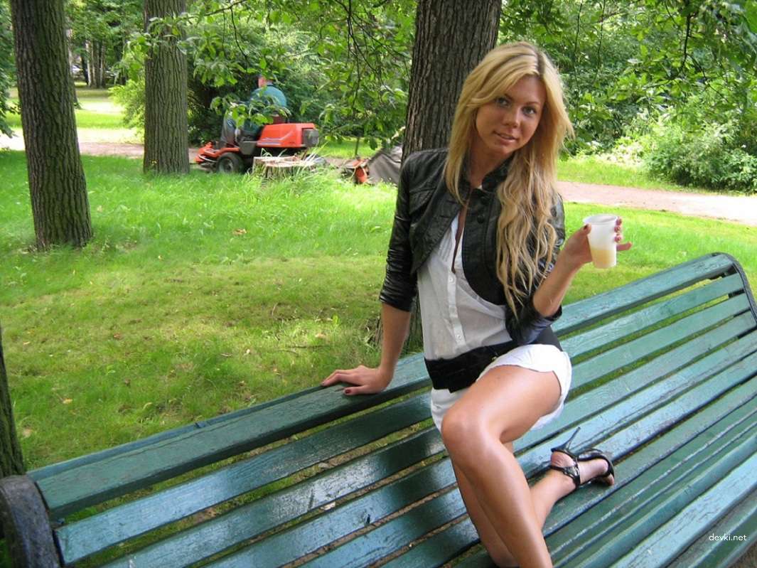 Hot Girl with Amazing Body: Amateur Explicit Photo