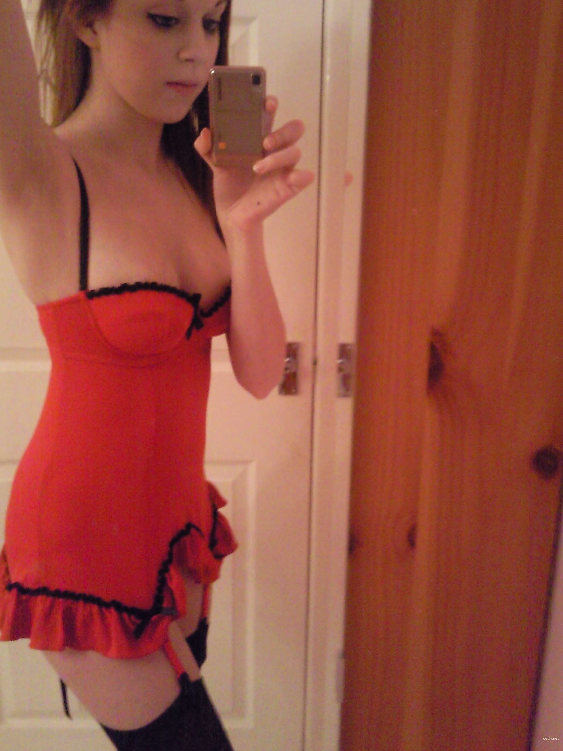 Sexy Selfie: Hot Amateur Girl Taking Explicit Photos of Herself