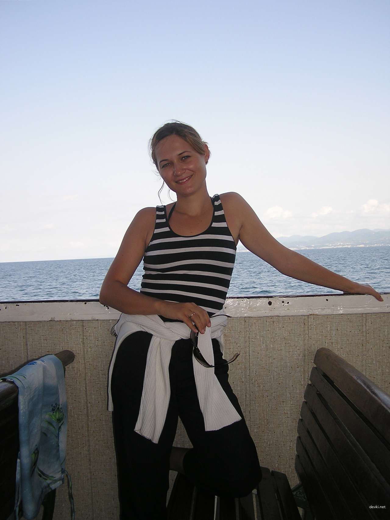 Hot Nude Girl Poses on Vacation - Explicit Amateur Photo Shoot