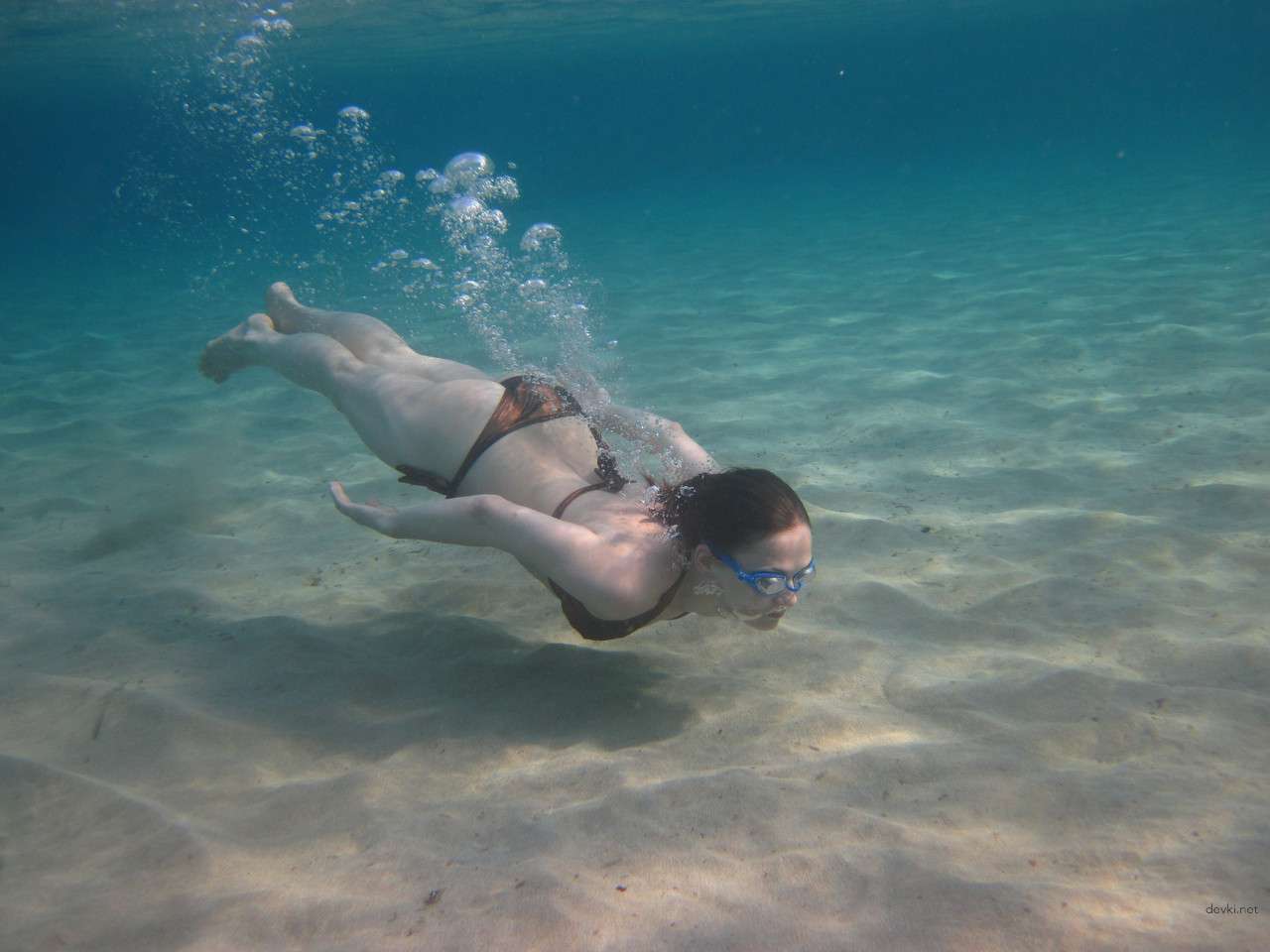 Hot Girl on Vacation: Part 2 - Sexy Amateur Photos with Bikini Babe!