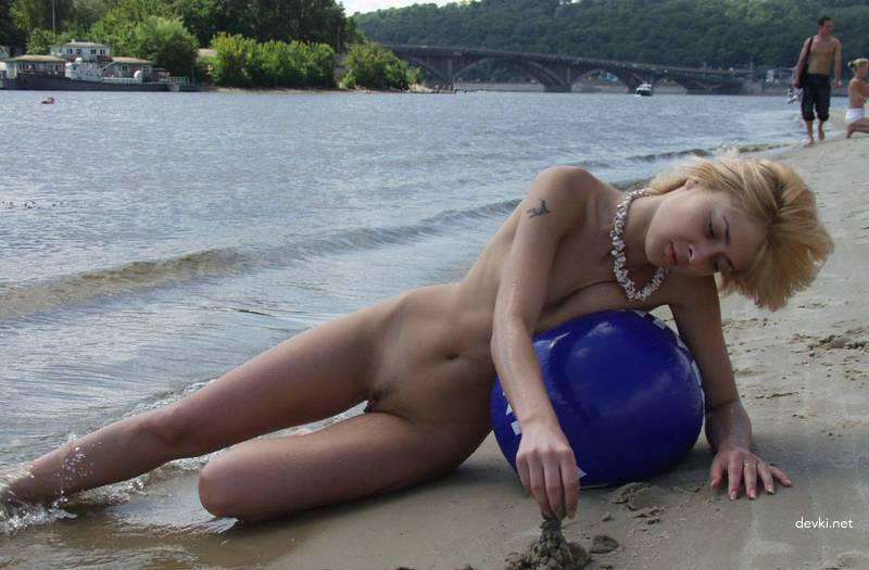 Hot Amateur Girls' Explicit Homemade Porn Pics