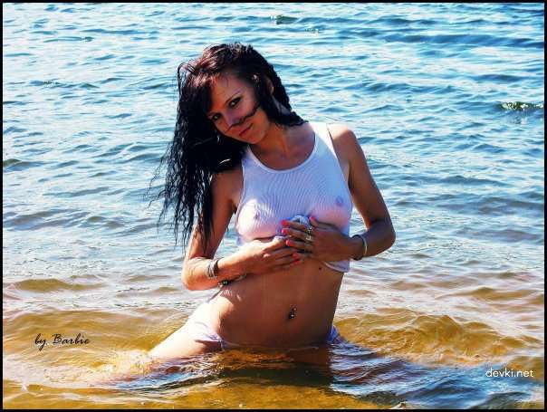 Private Girl Amateur Photo: Explicit Young Woman Selfie.