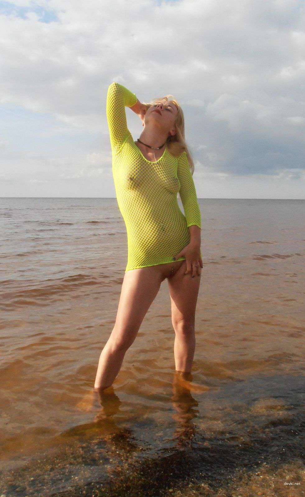 Mature Woman Naked Outdoors: Explicit Amateur Nude Photo