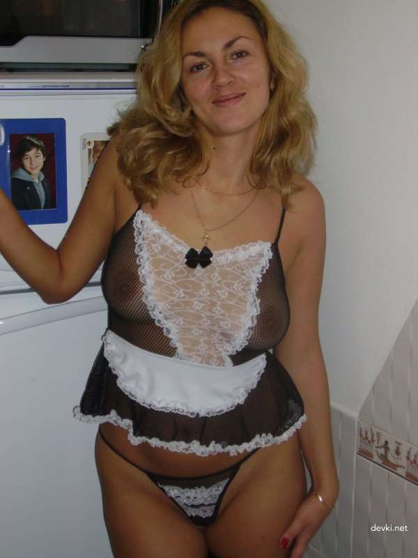 Naughty Wife Poses Nude: Amateur Photo Shoot with Playful Russian Wife