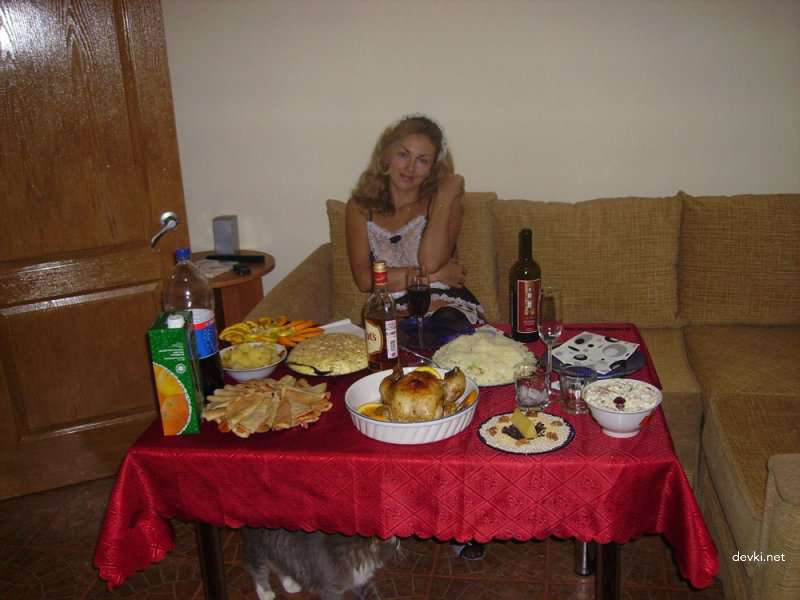 Naughty Wife Poses Nude: Amateur Photo Shoot with Playful Russian Wife