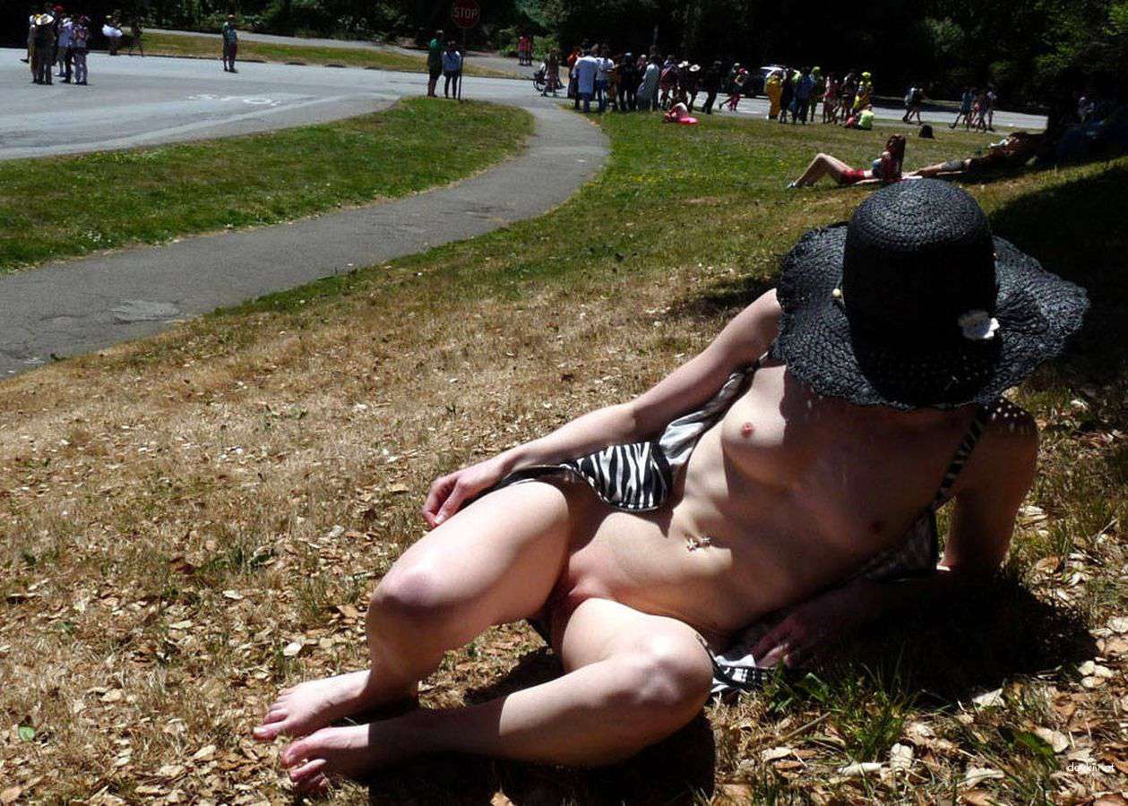Wife gets turned on by naked walks - Amateur photo