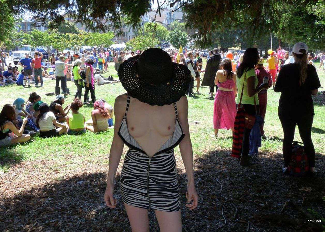 Wife gets turned on by naked walks - Amateur photo