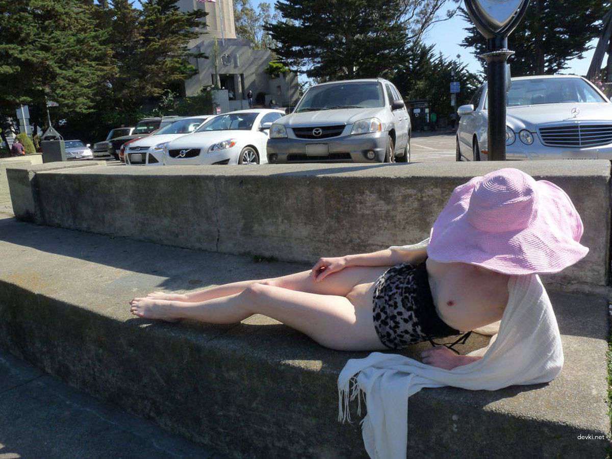 Wife gets turned on by naked walks - Amateur photo