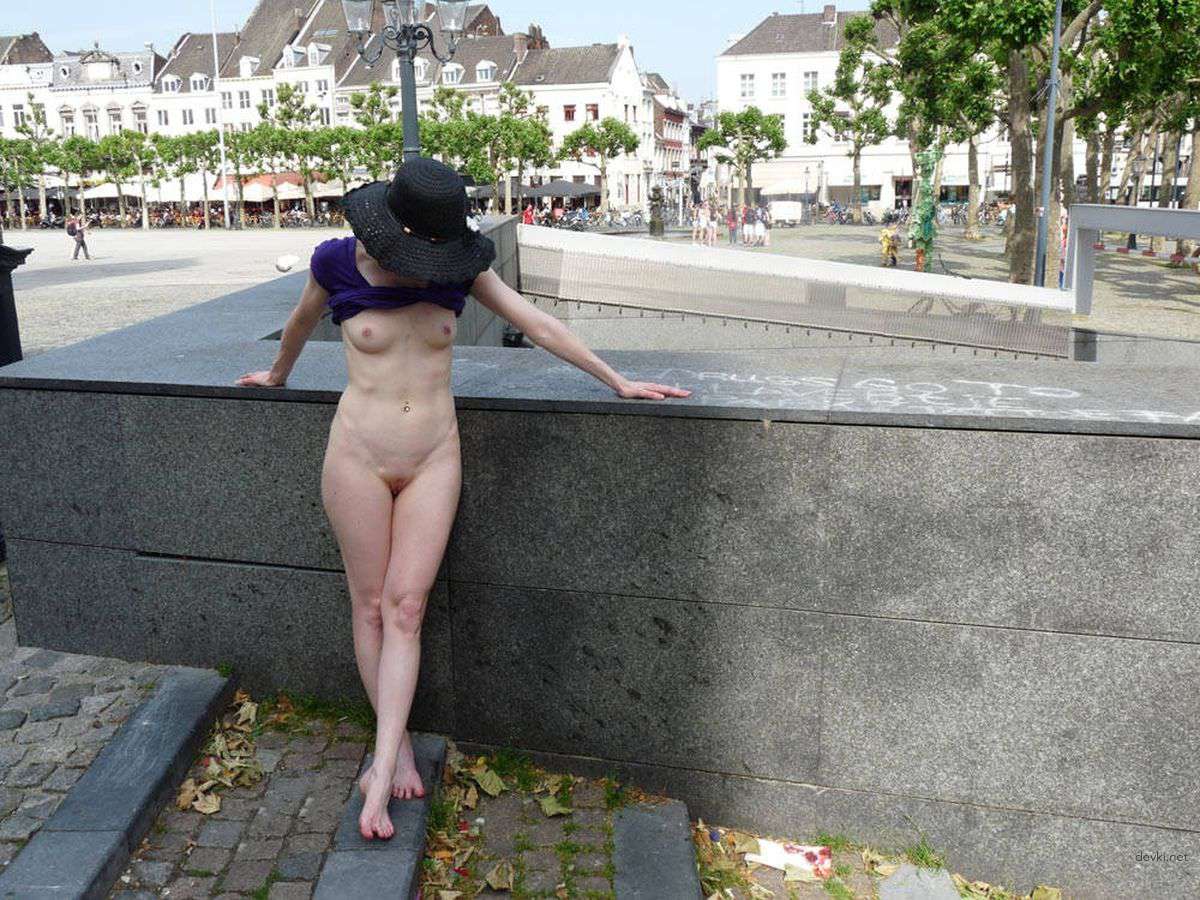 Wife gets turned on by naked walks - Amateur photo