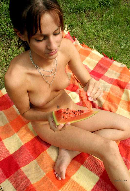 Naked Chick Outdoors: Explicit Amateur Nude Photo
