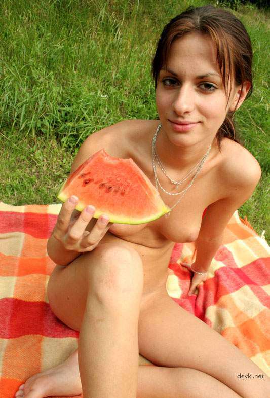Naked Chick Outdoors: Explicit Amateur Nude Photo