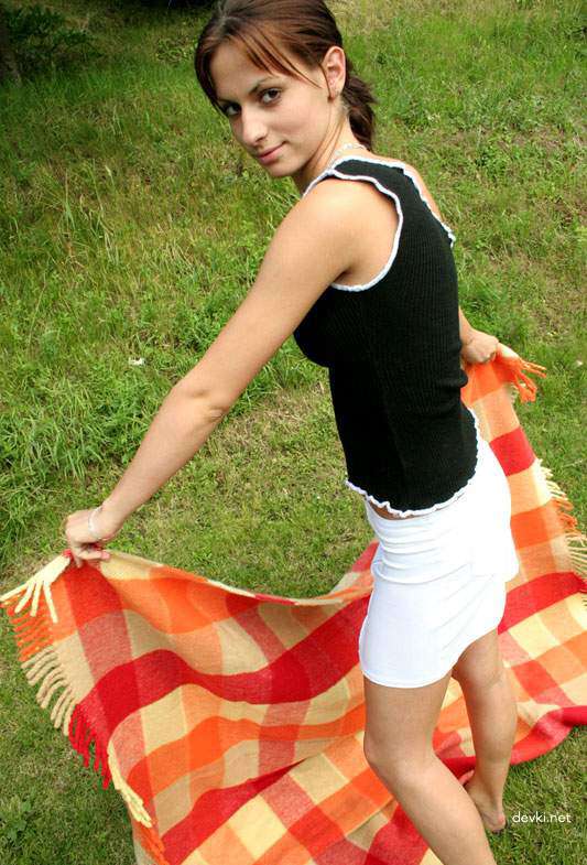 Naked Chick Outdoors: Explicit Amateur Nude Photo