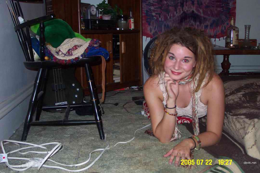 Explicit Amateur Photo: Naked Girlfriend with Small Tits