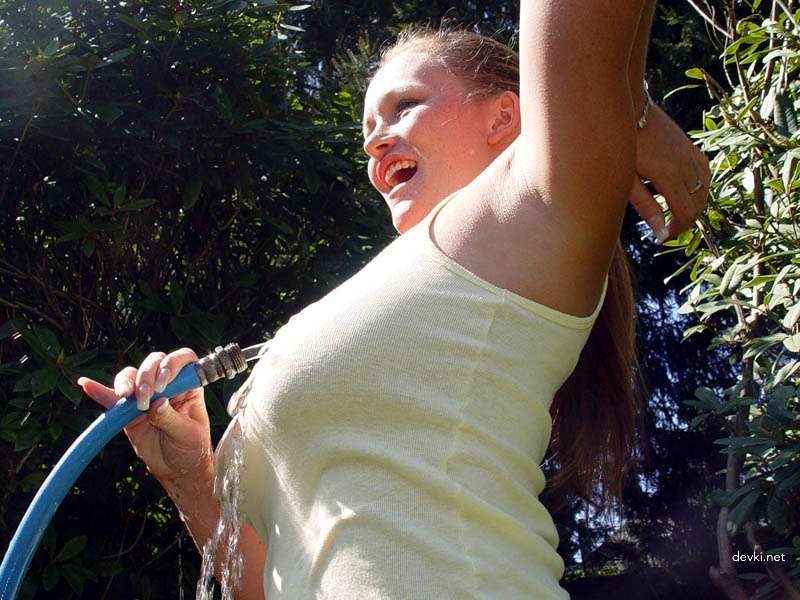 Sexy Topless Girl Poses Amateur Photo Shoot - Explicit Nudity
