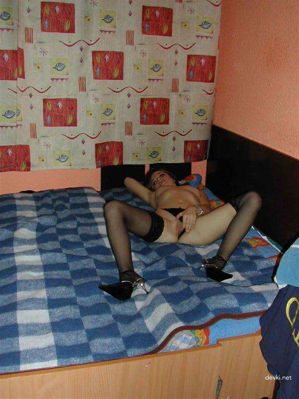 Explicit Amateur Photo: Naked Girl in Stockings