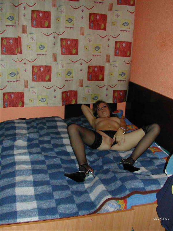 Explicit Amateur Photo: Naked Girl in Stockings