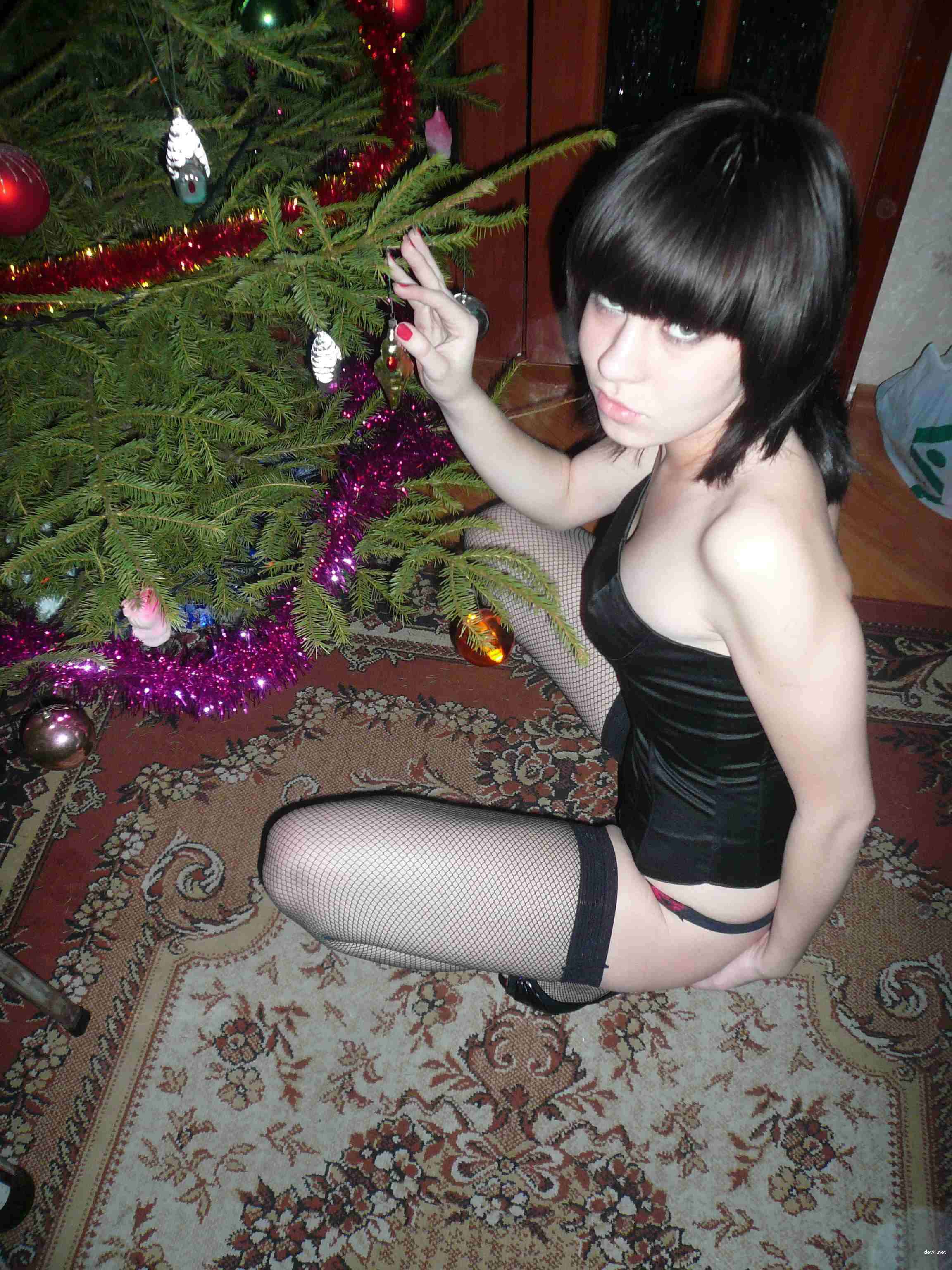 Hot and Naughty Girl Porn Photos: Sexy Babe Showing It All Off