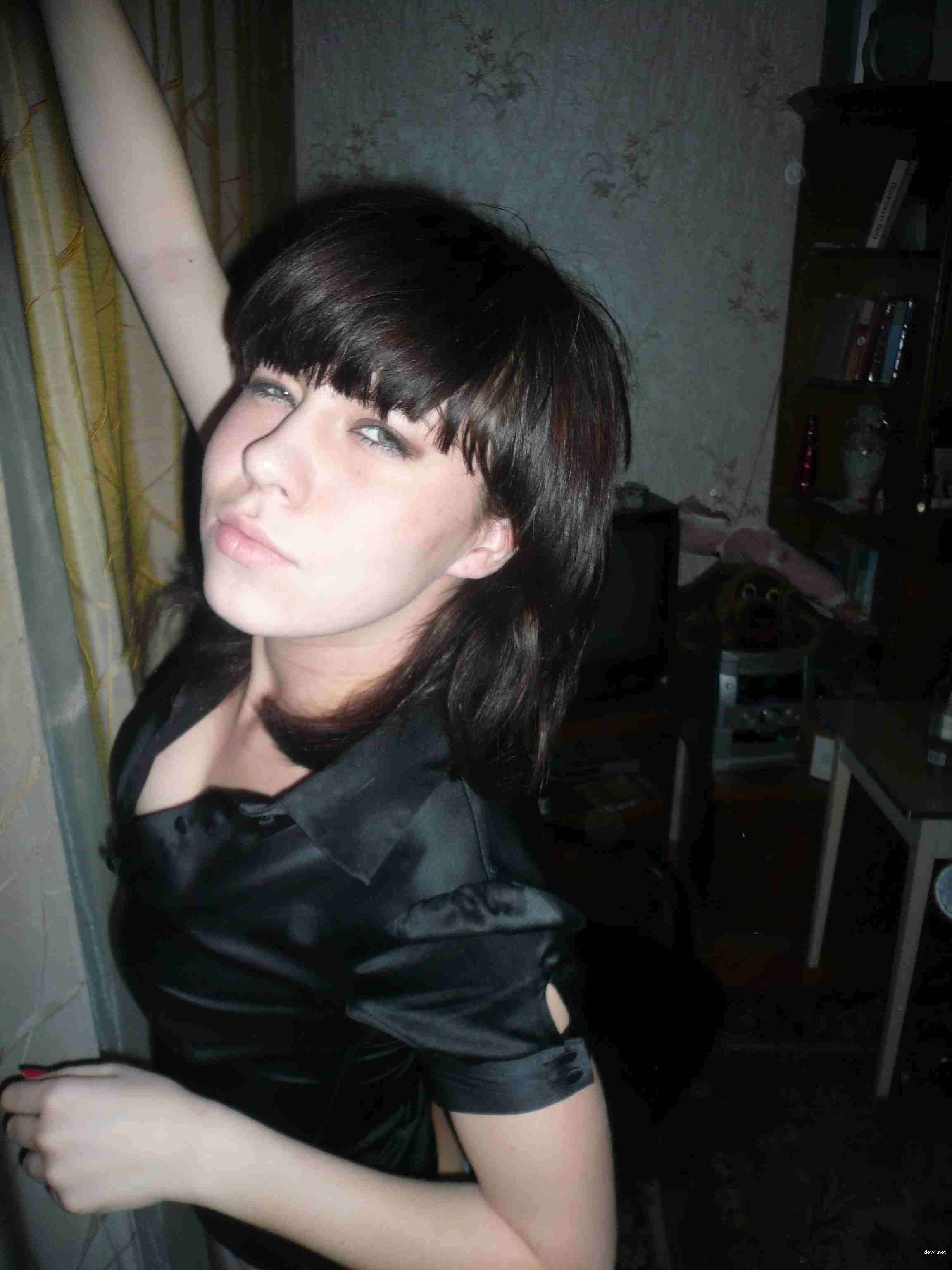 Hot and Naughty Girl Porn Photos: Sexy Babe Showing It All Off