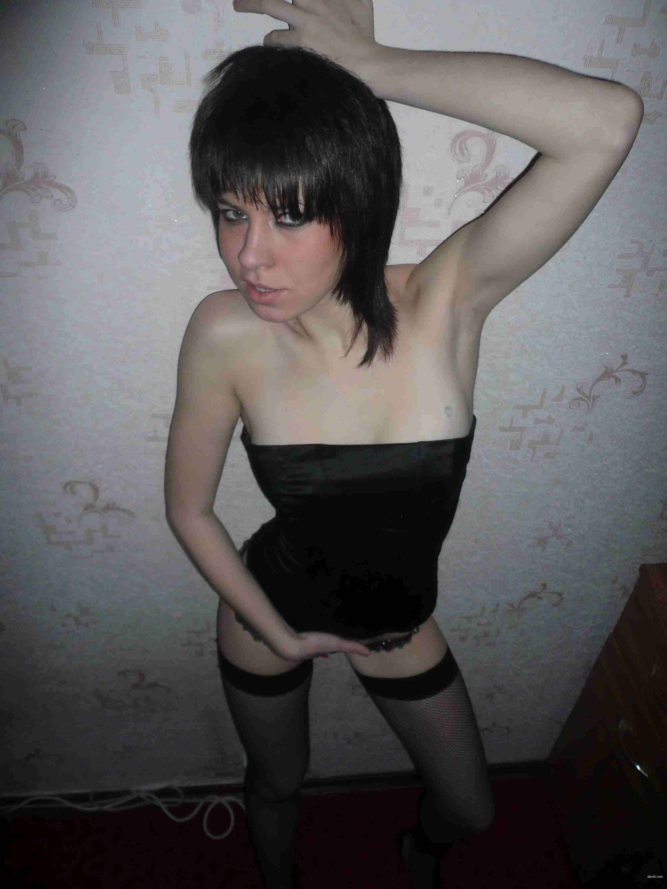 Hot and Naughty Girl Porn Photos: Sexy Babe Showing It All Off