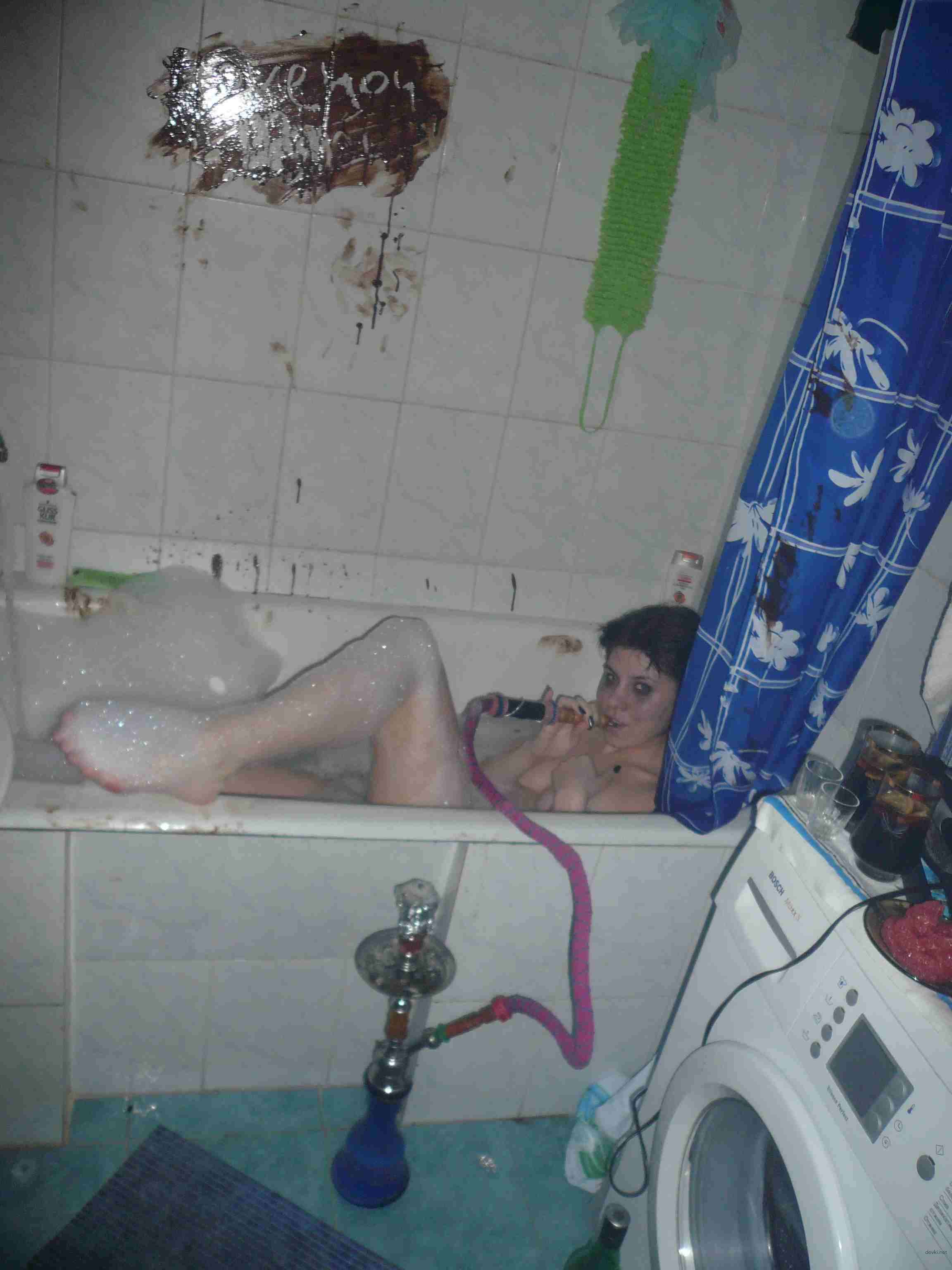 Hot and Naughty Girl Porn Photos: Sexy Babe Showing It All Off
