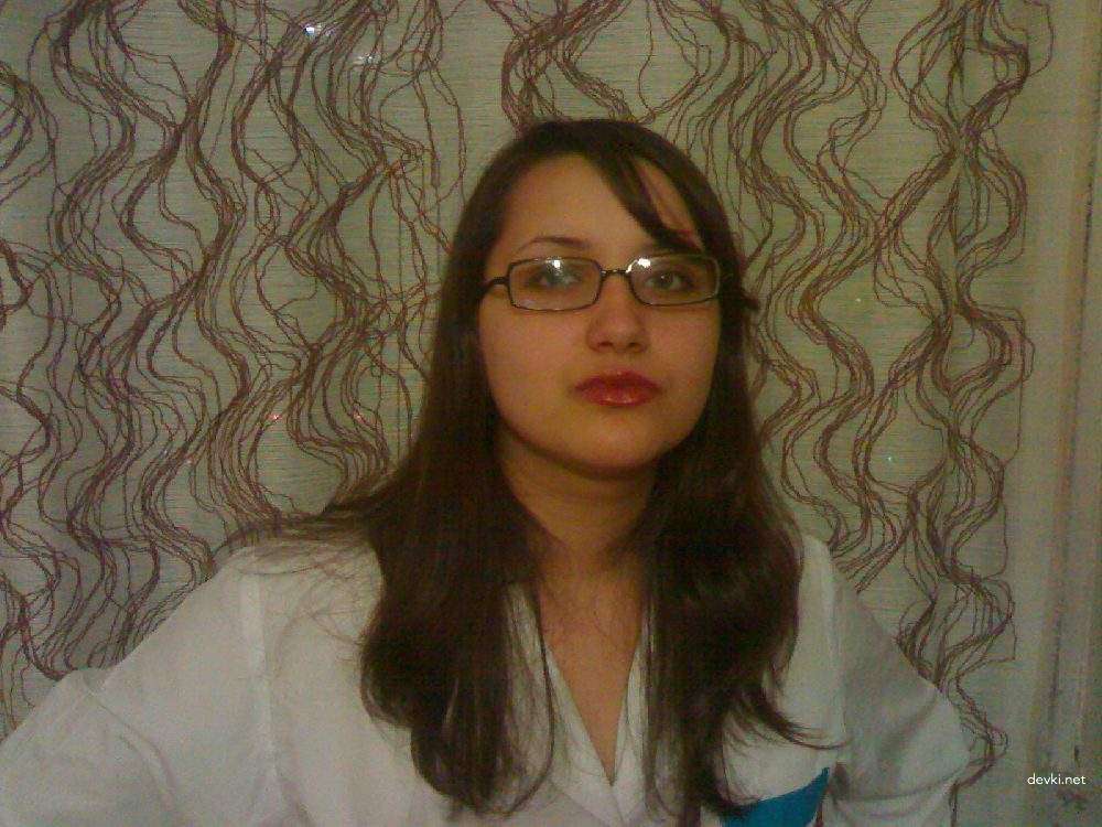 Sexy Woman in Glasses Gives Blowjob - Explicit Oral Sex Action