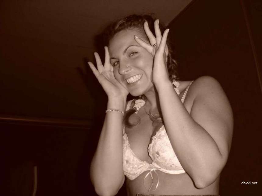 Mature Woman Nude Amateur Photos: Explicit and Uncensored Shots
