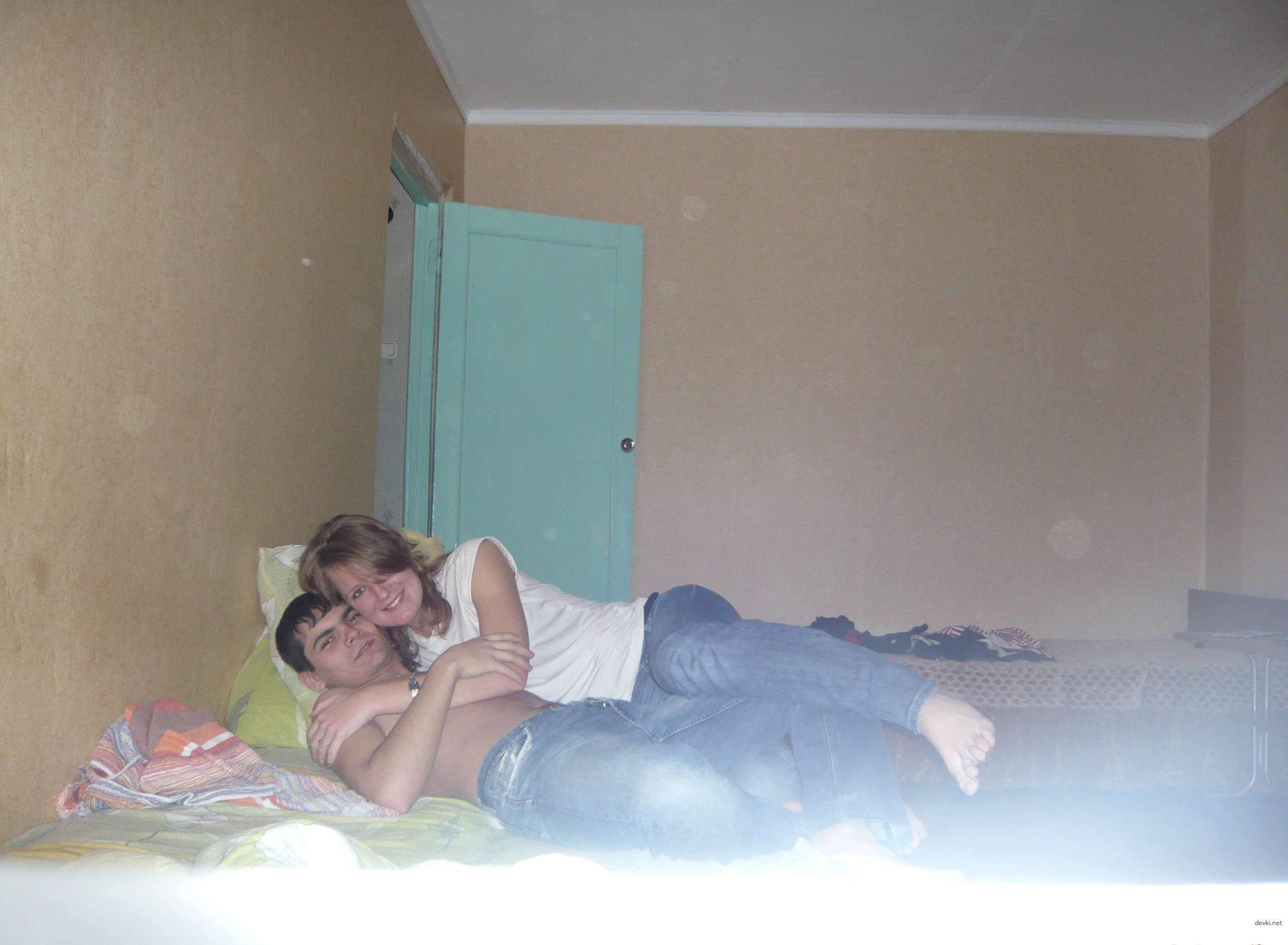 Russian Amateur Erotica: Explicit Home Photos of a Seductive Girl