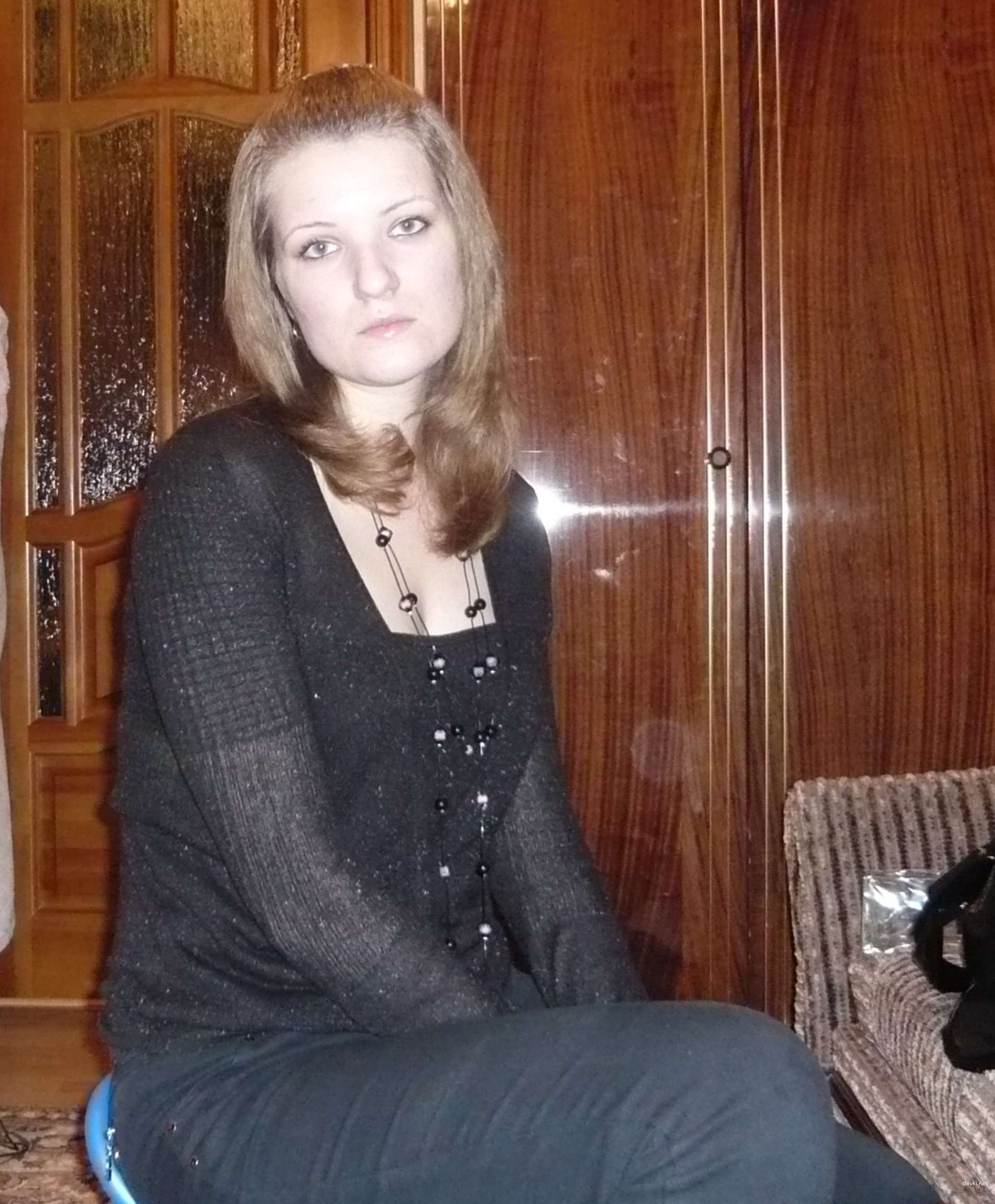 Russian Amateur Erotica: Explicit Home Photos of a Seductive Girl