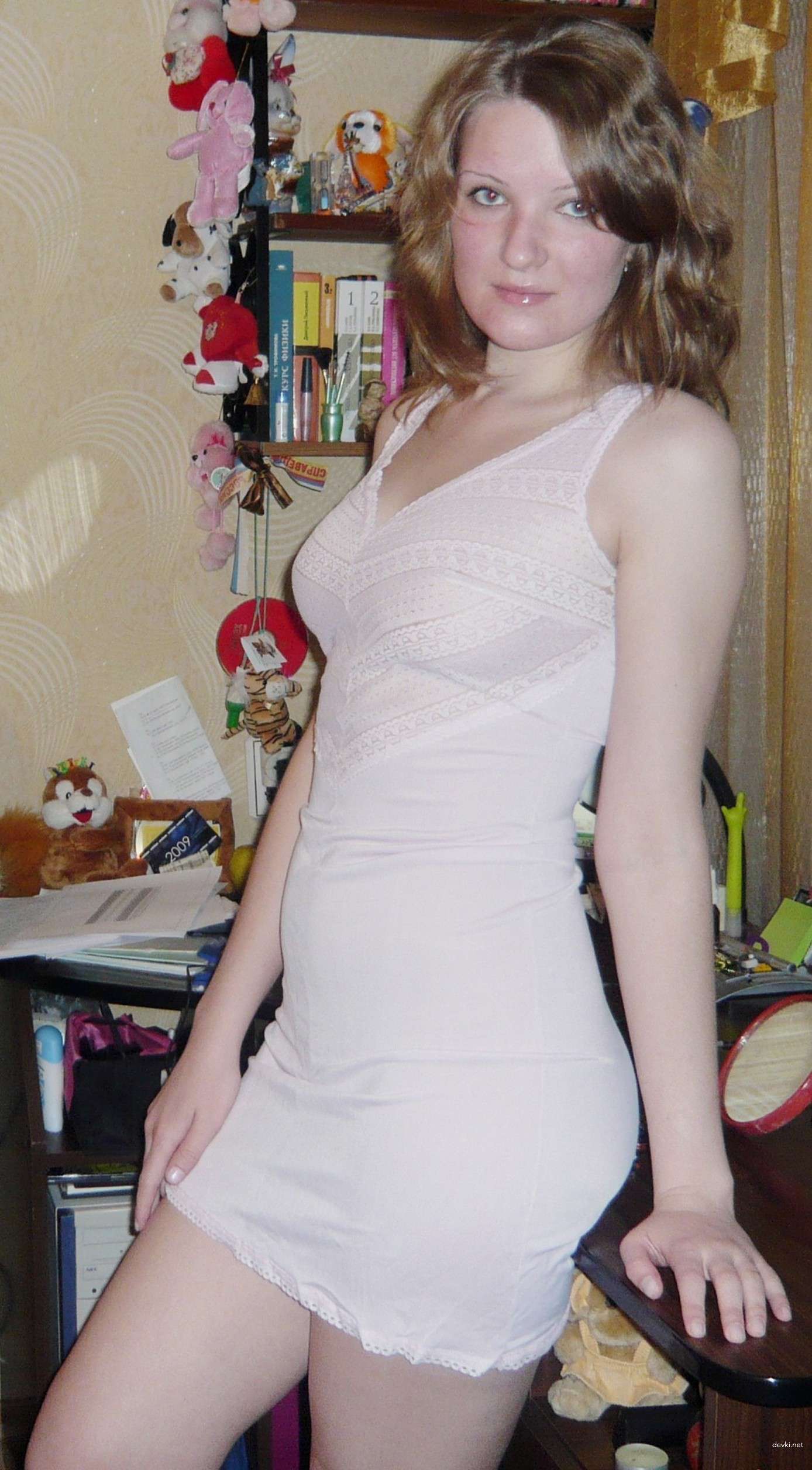 Russian Amateur Erotica: Explicit Home Photos of a Seductive Girl