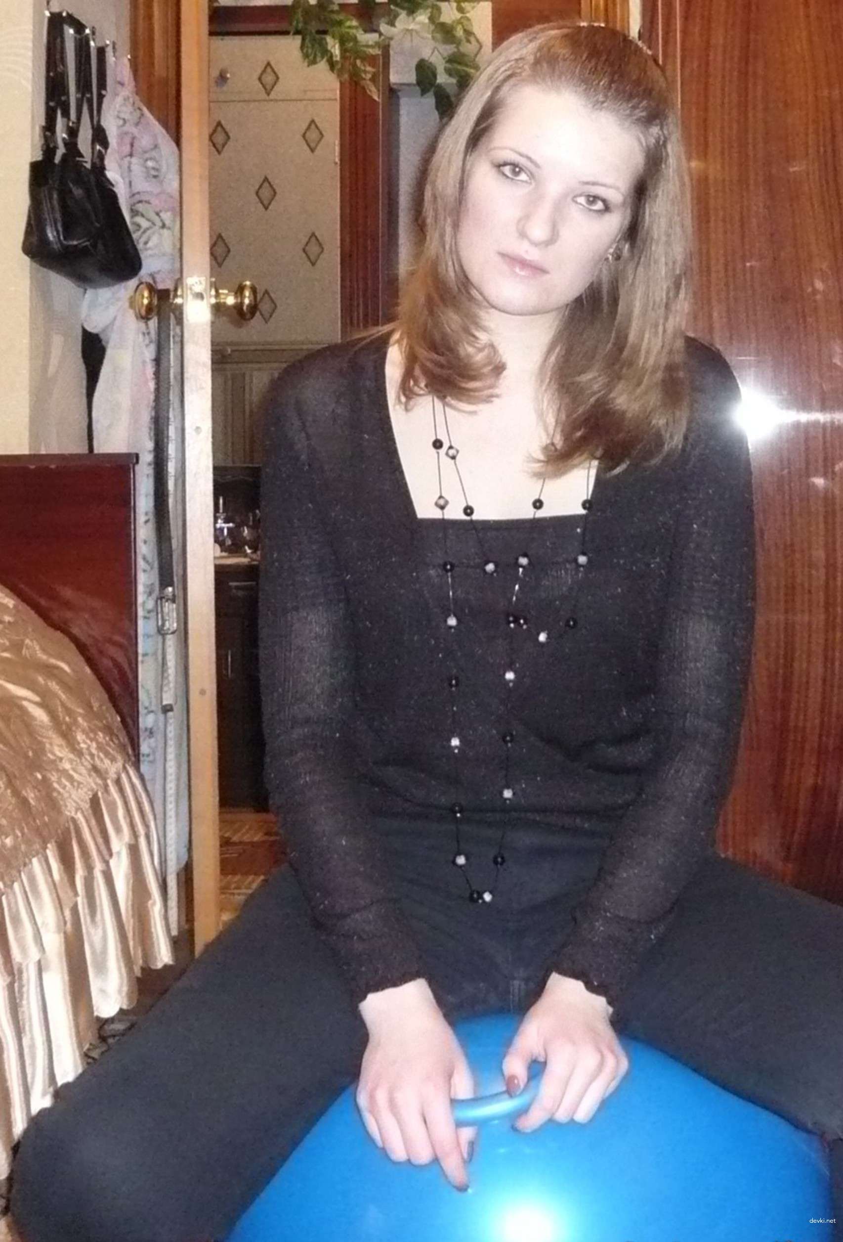 Russian Amateur Erotica: Explicit Home Photos of a Seductive Girl