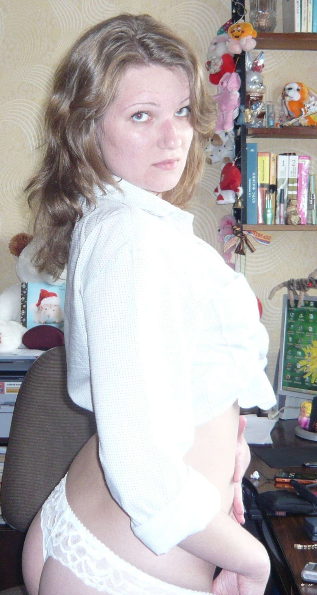 Russian Amateur Erotica: Explicit Home Photos of a Seductive Girl