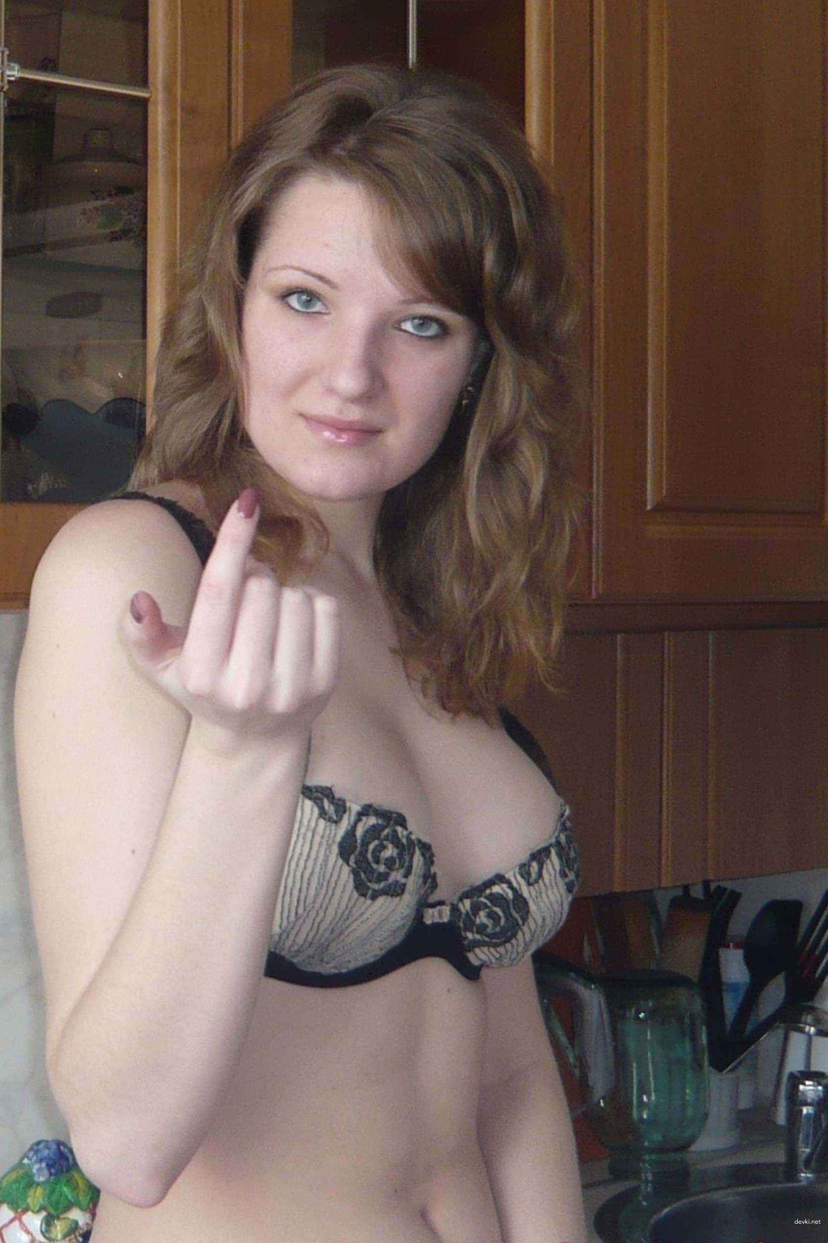 Russian Amateur Erotica: Explicit Home Photos of a Seductive Girl