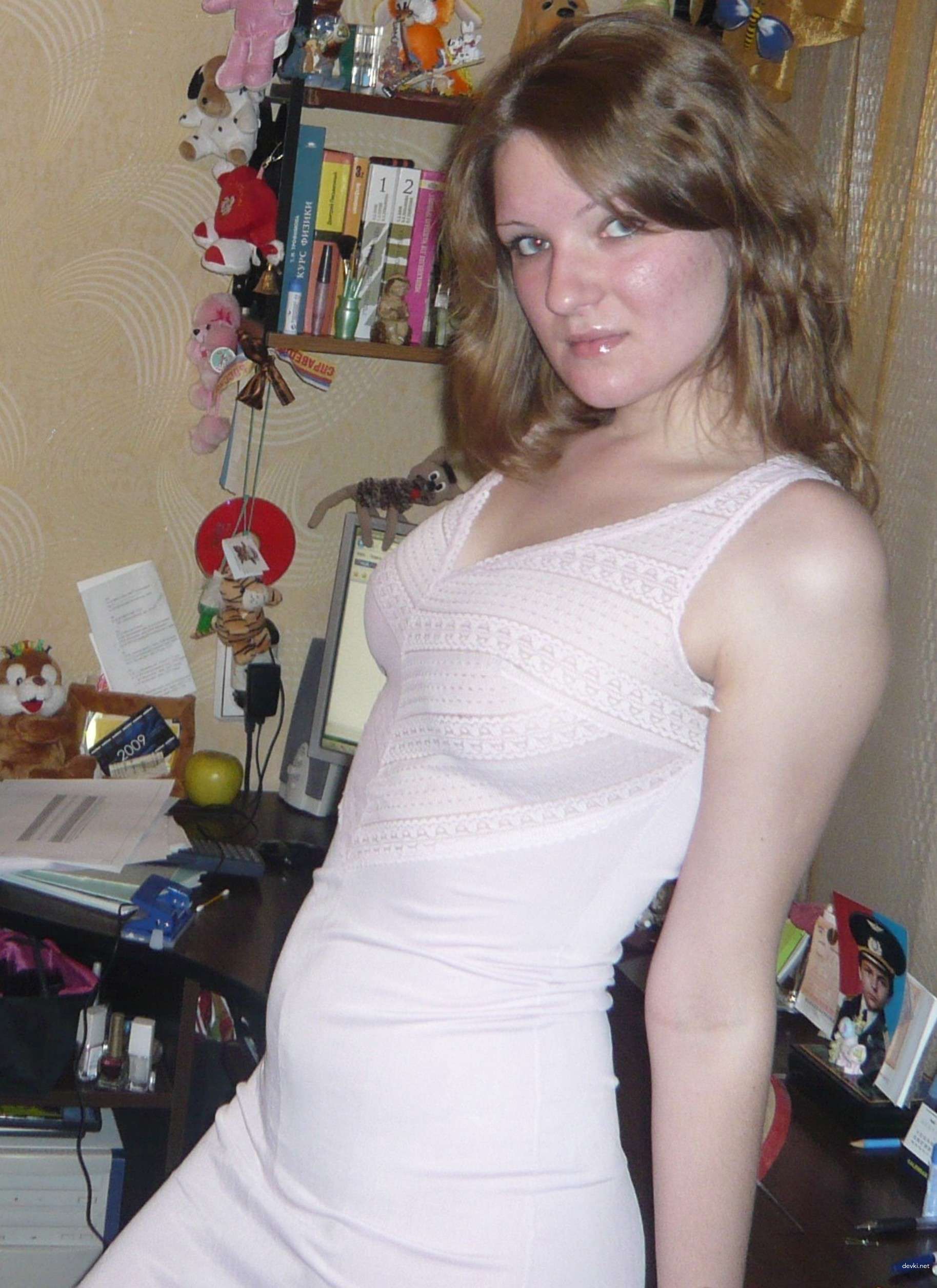 Russian Amateur Erotica: Explicit Home Photos of a Seductive Girl