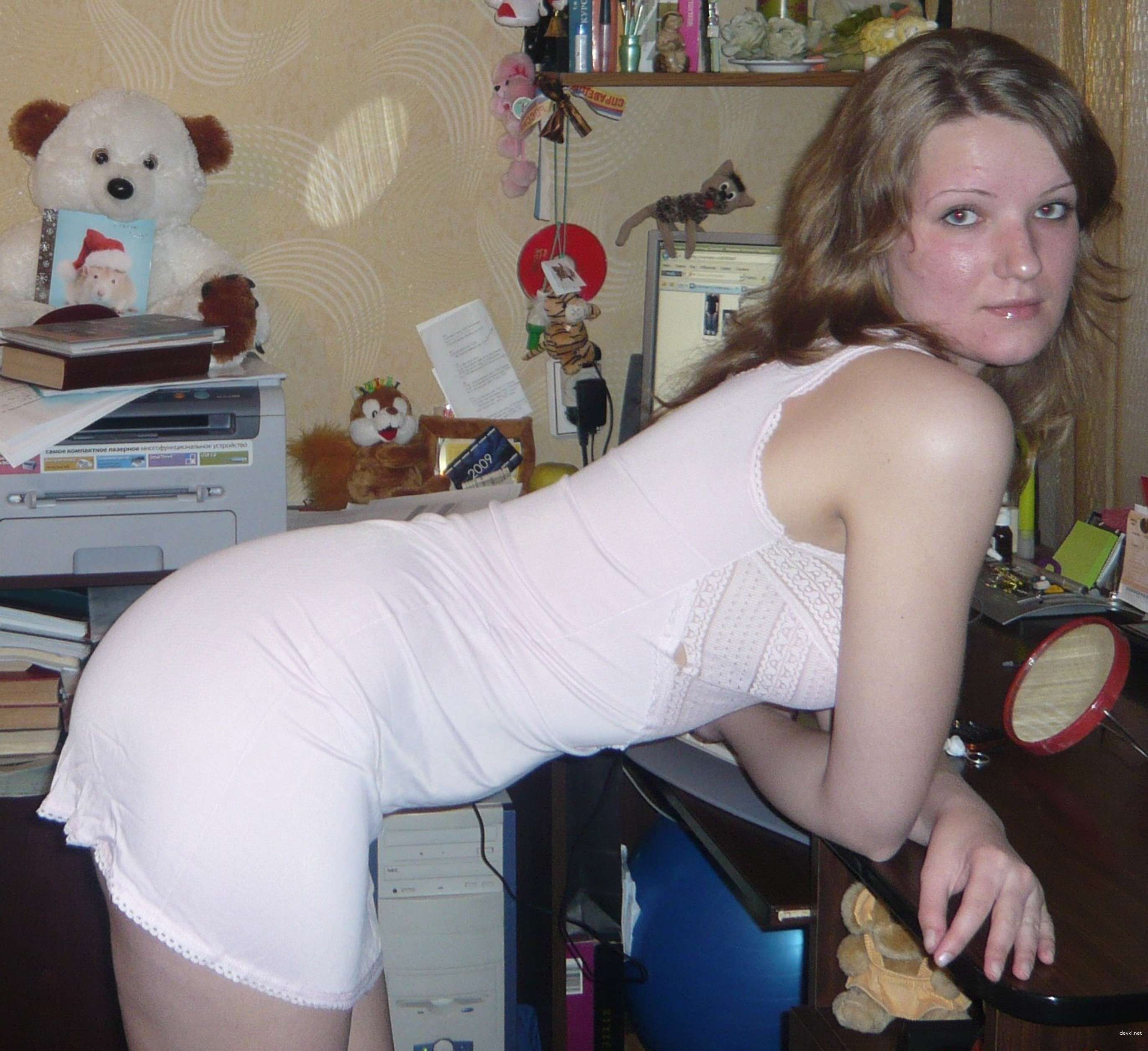Russian Amateur Erotica: Explicit Home Photos of a Seductive Girl