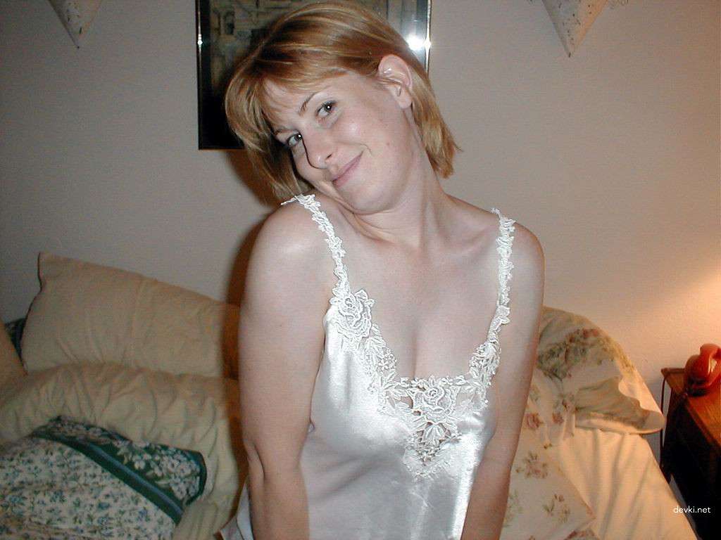 Amateur Wife with Hairy Bush: Explicit Photos for Mature Audience