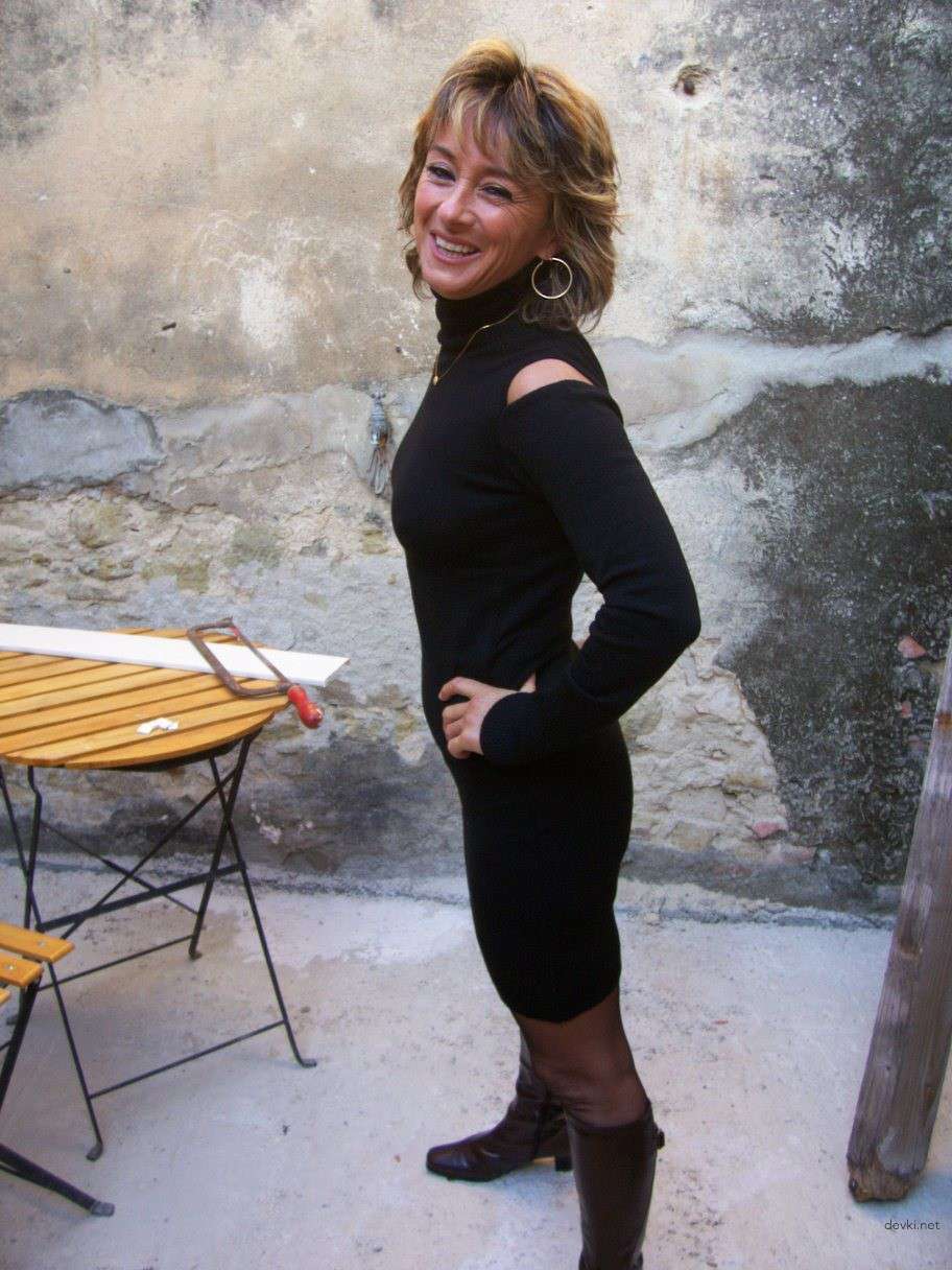 Mature Woman (Part 4) Hot MILF Seduces with Erotic Poses - XXX Porn Photo