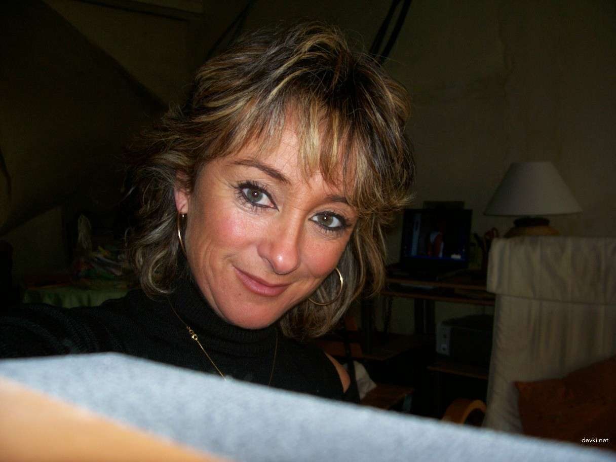 Mature Woman (Part 4) Hot MILF Seduces with Erotic Poses - XXX Porn Photo