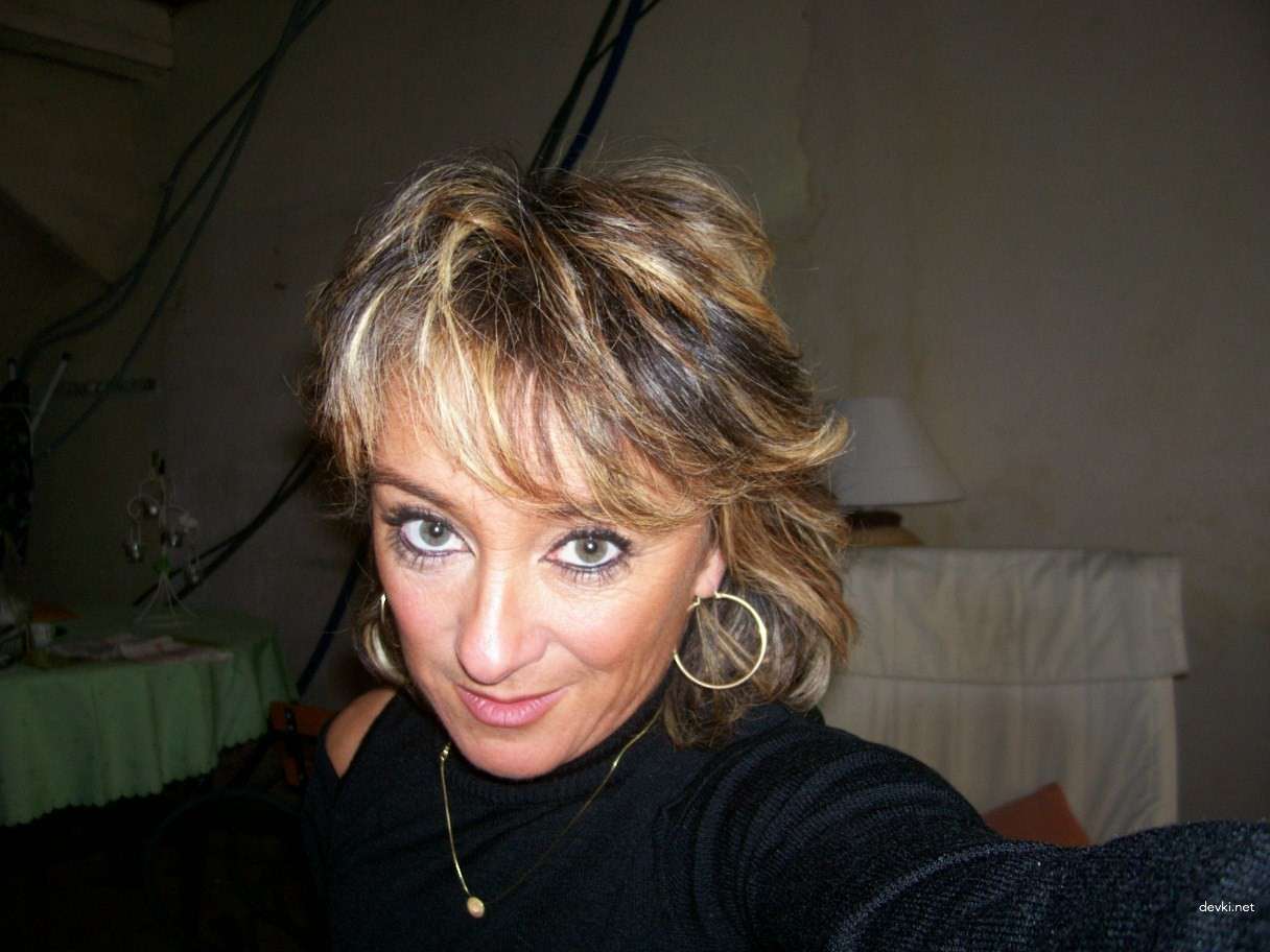 Mature Woman (Part 4) Hot MILF Seduces with Erotic Poses - XXX Porn Photo