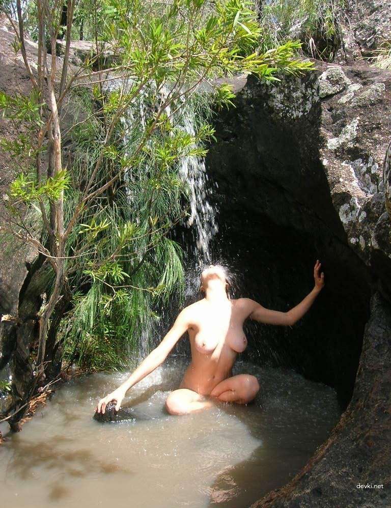 Raw Erotic Nude Amateur Girl - Uncensored Homemade Photo