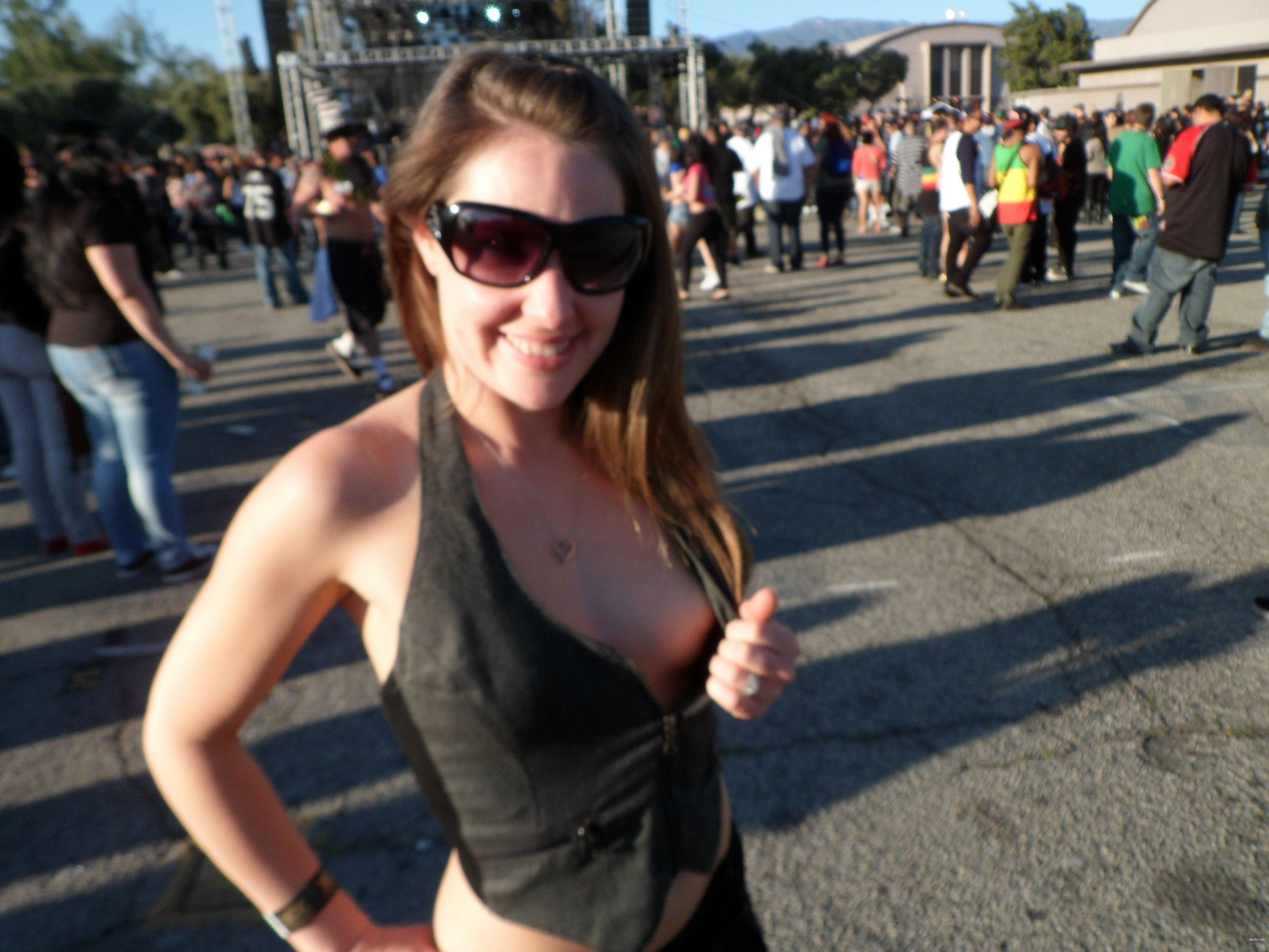 Public Flashing: Busty Girl Shows Off Her Assets in the City