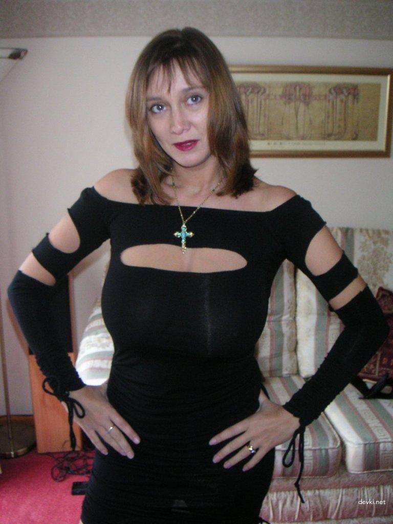 Hot Busty Amateur Girl Strips Down - Explicit Photo