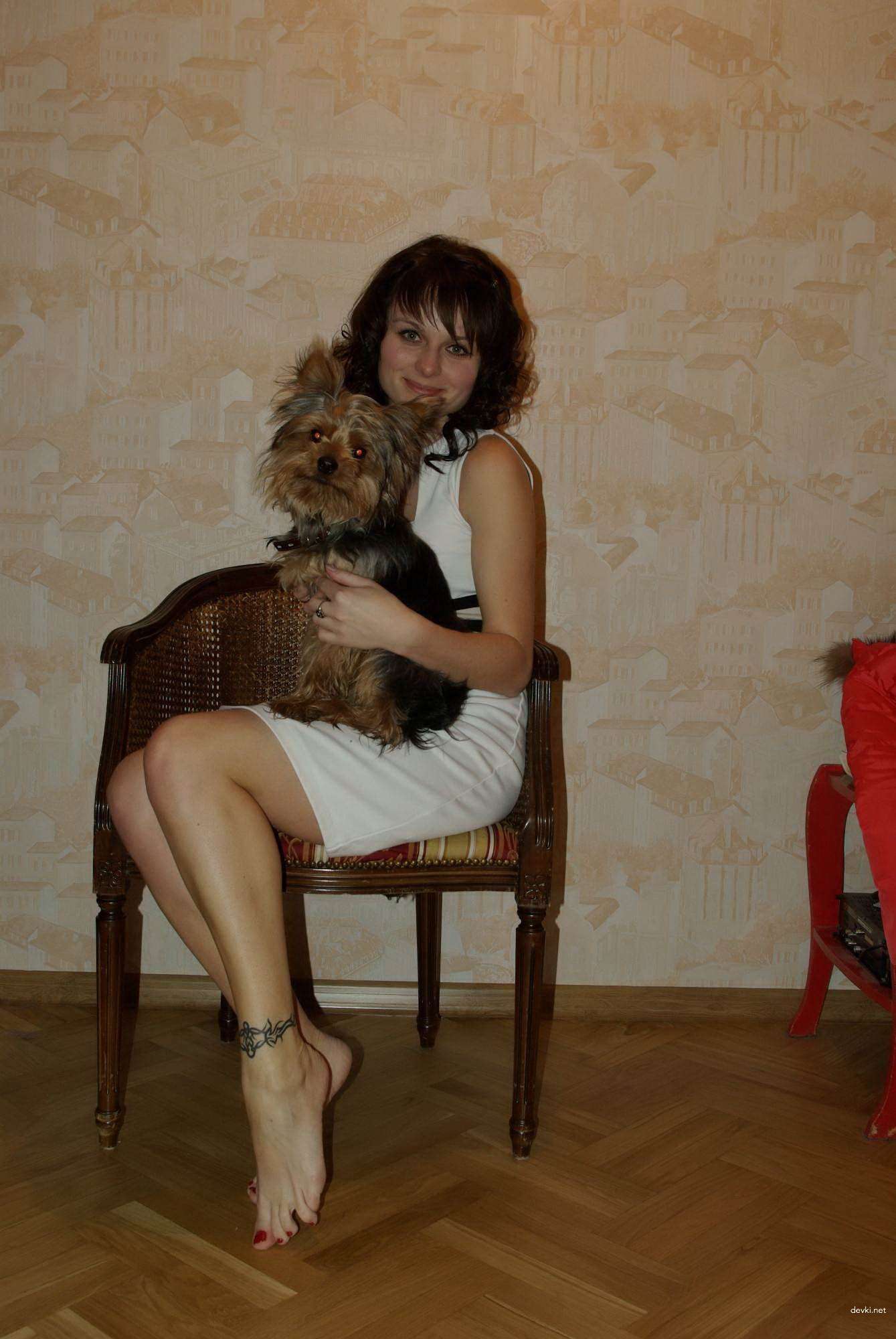 Amateur Lesbian Photo Shoot: Two Naughty Friends Home Alone