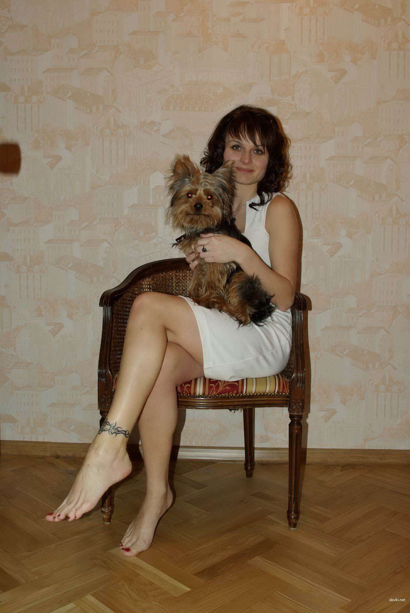 Amateur Lesbian Photo Shoot: Two Naughty Friends Home Alone