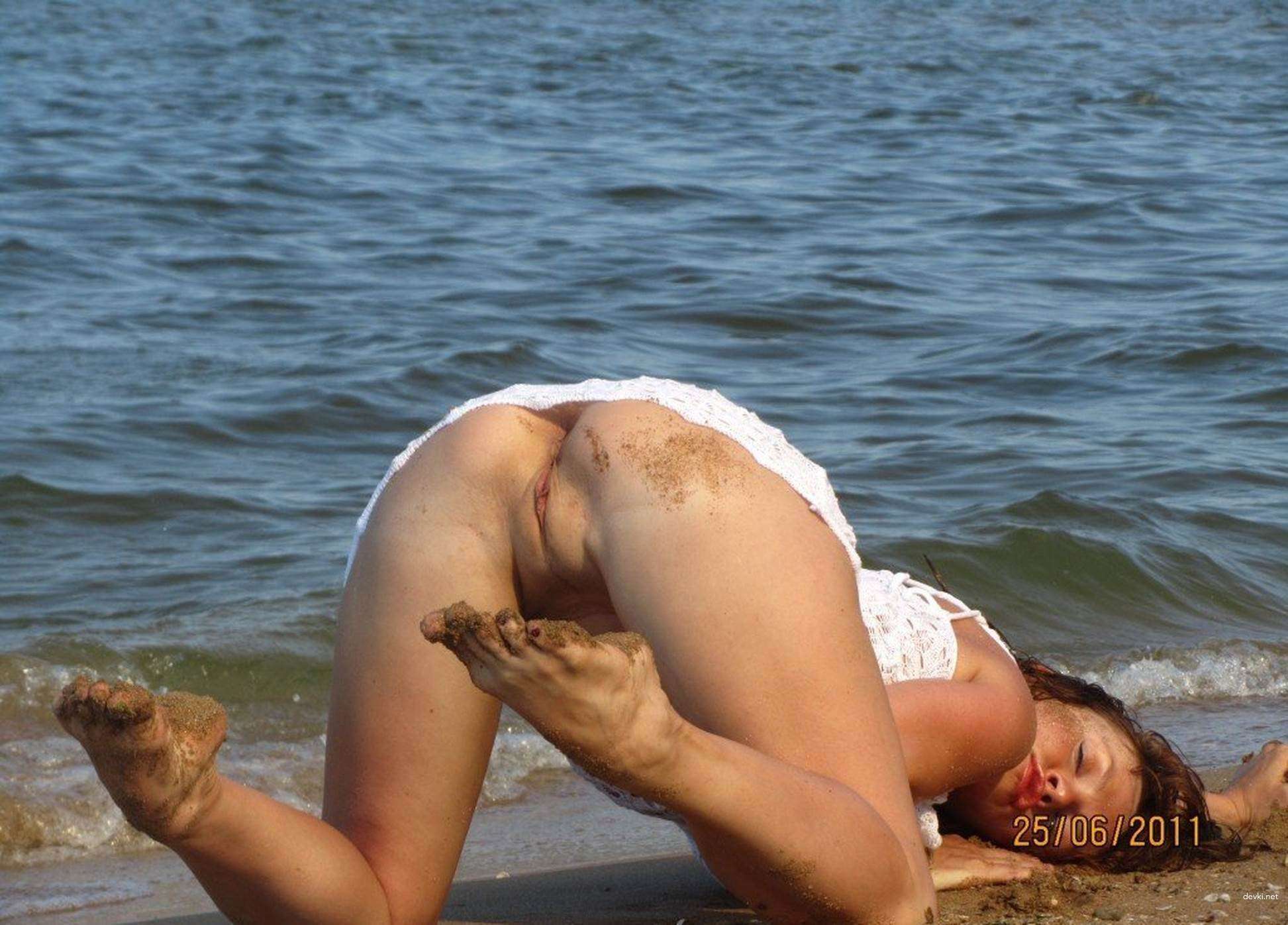Stimulating Friend: Explicit Amateur Photo Sparks Desire