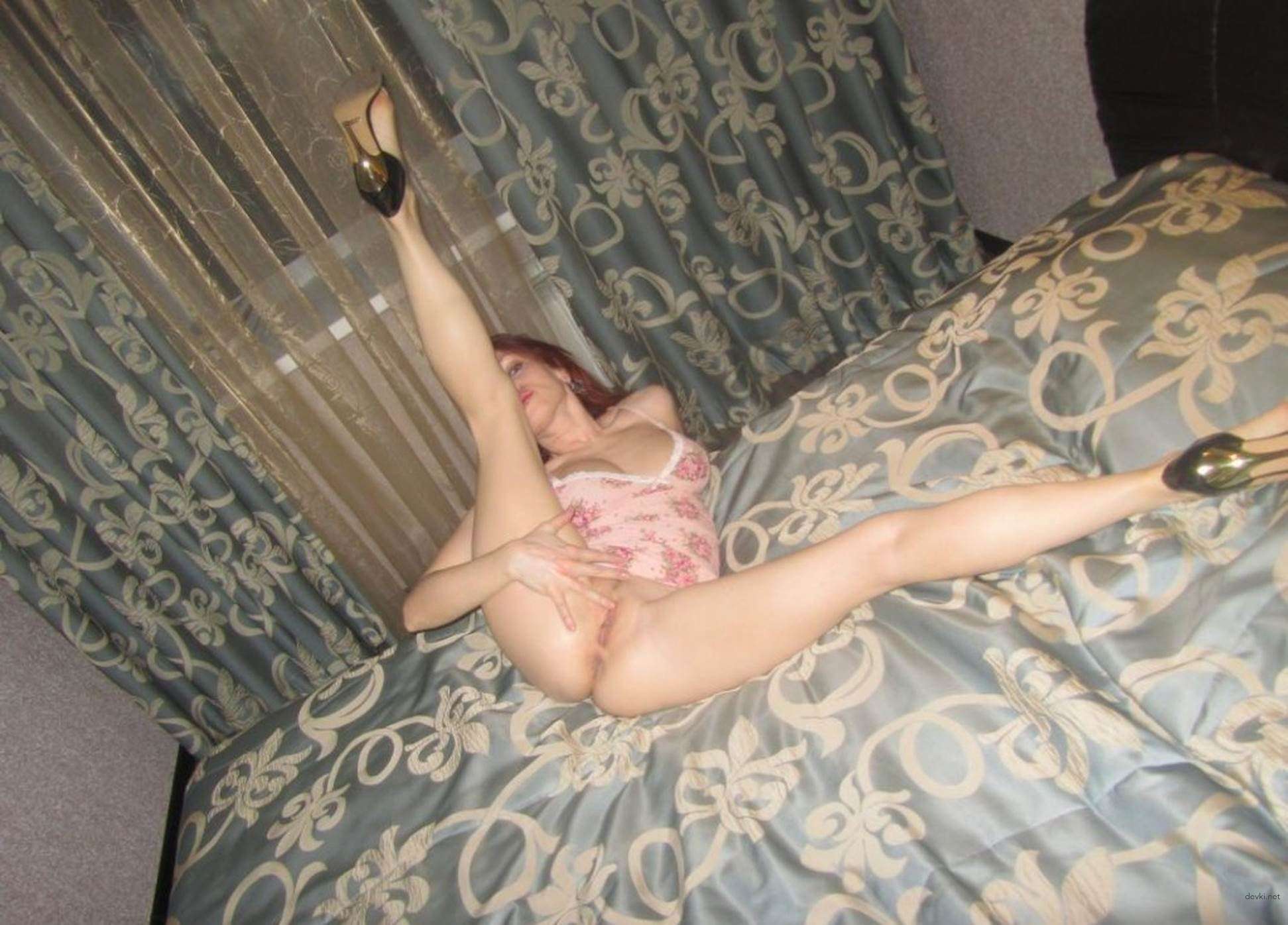 Stimulating Friend: Explicit Amateur Photo Sparks Desire