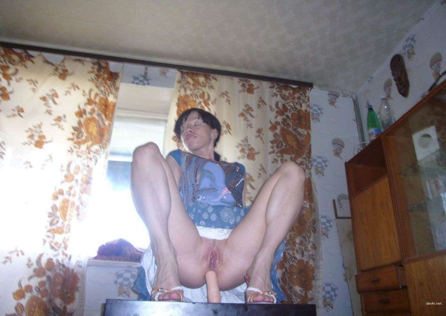 Stimulating Friend: Explicit Amateur Photo Sparks Desire