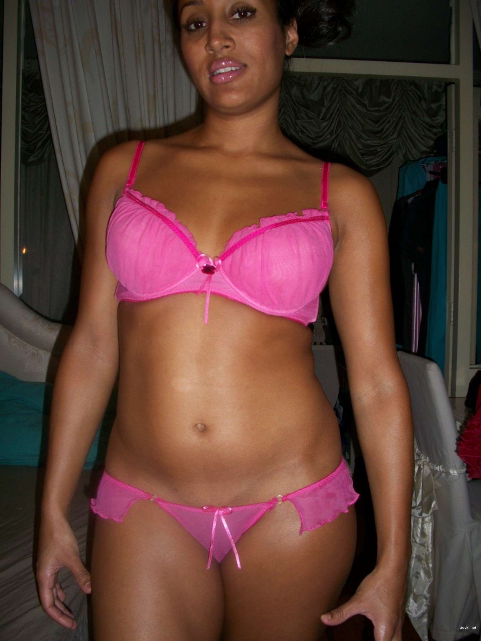 Sultry Mulatto Amateur Sex Photos - Explicit and Seductive!