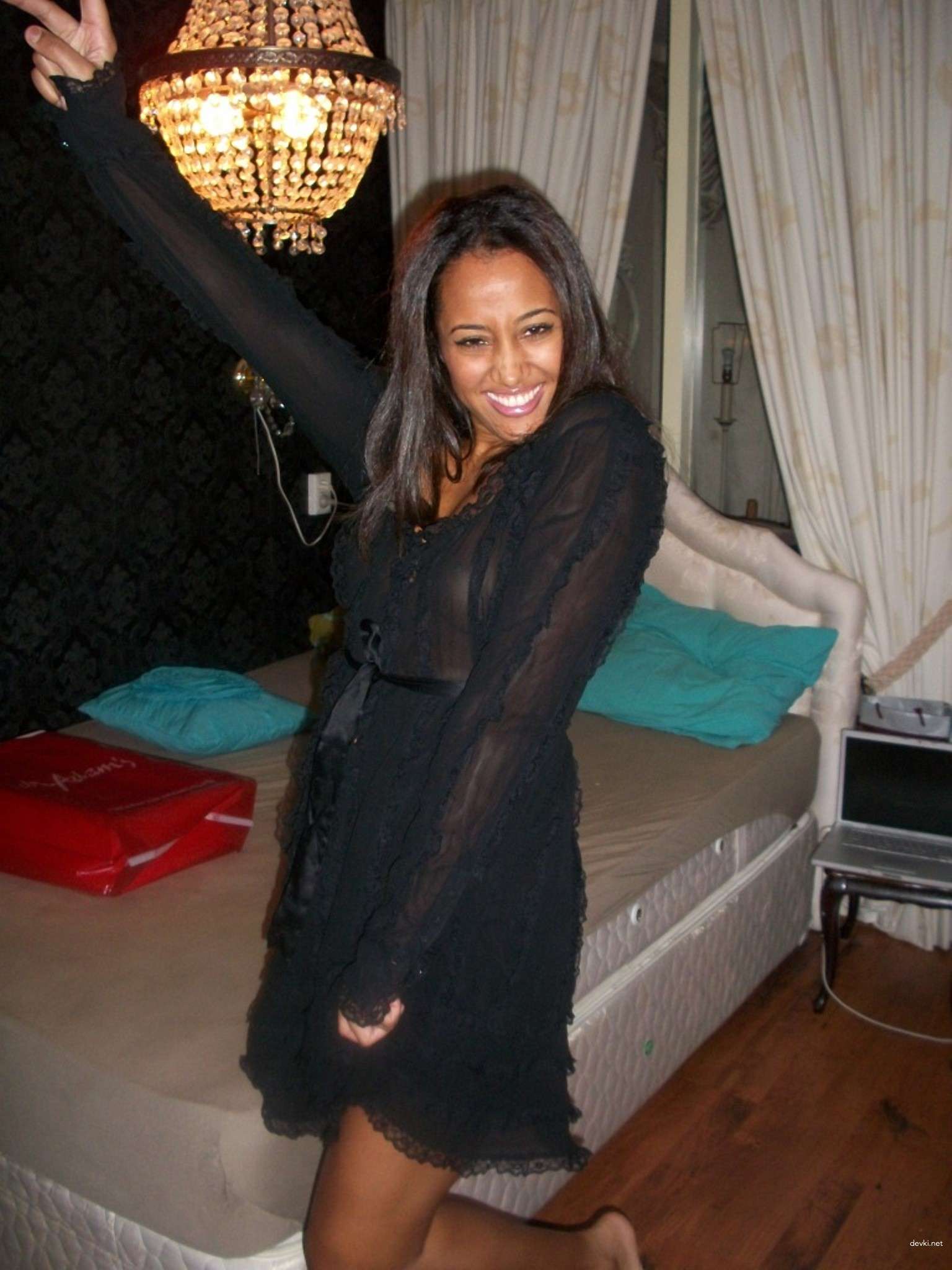 Sultry Mulatto Amateur Sex Photos - Explicit and Seductive!